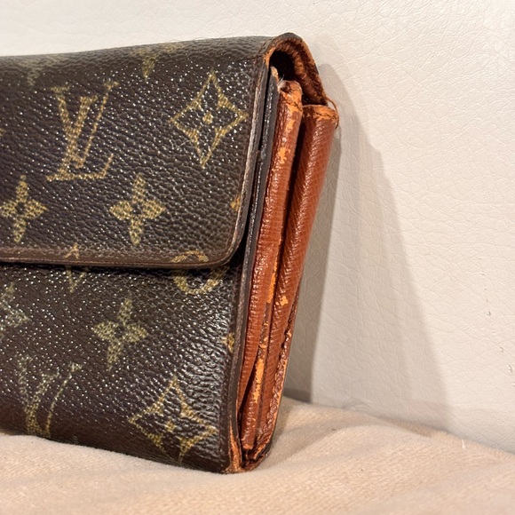 Louis Vuitton LV Sarah Brown Monogram Wallet - Picture 3 of 14